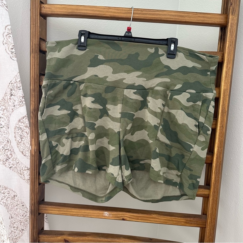 Old Navy Green Camo Women's Maternity Shorts